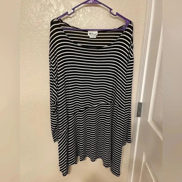 NWOT plus size 4x cotton blend long sleeve asymmetrical bodice seam black/white - Picture 1 of 6